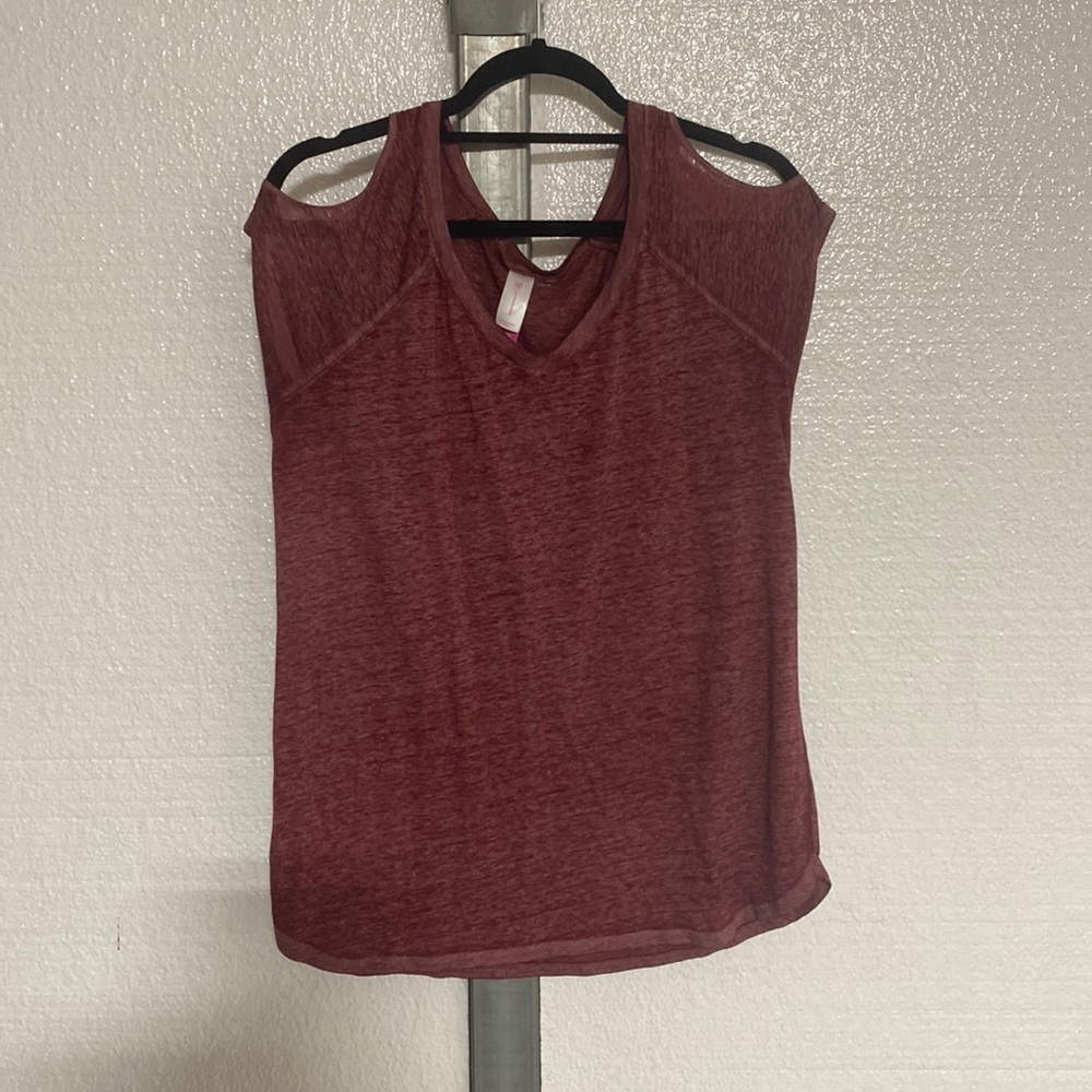 womens top with cut out shoulders